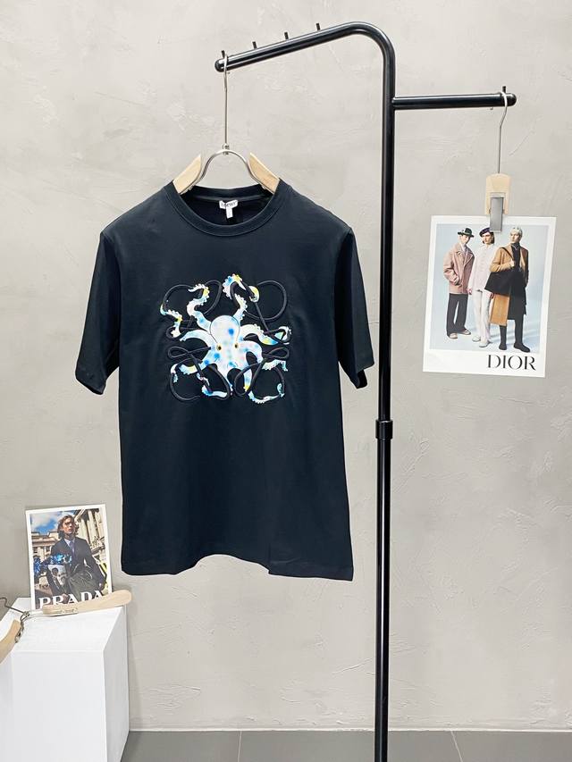 Loewe罗意威独家专供新款原单男士休闲短袖 高端 高端版本 时尚百搭爆款进口面料 手感超柔软细腻 穿着亲肤舒适 高端精品 代工厂P精细做工 上身非常赞 男士必