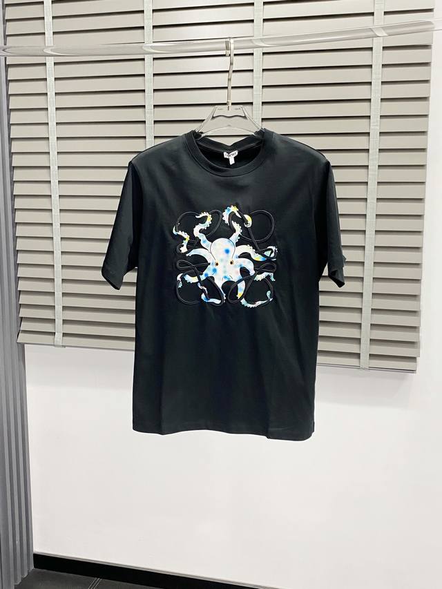 Loewe罗意威独家专供新款原单男士休闲短袖 高端 高端版本 时尚百搭爆款进口面料 手感超柔软细腻 穿着亲肤舒适 高端精品 代工厂P精细做工 上身非常赞 男士必