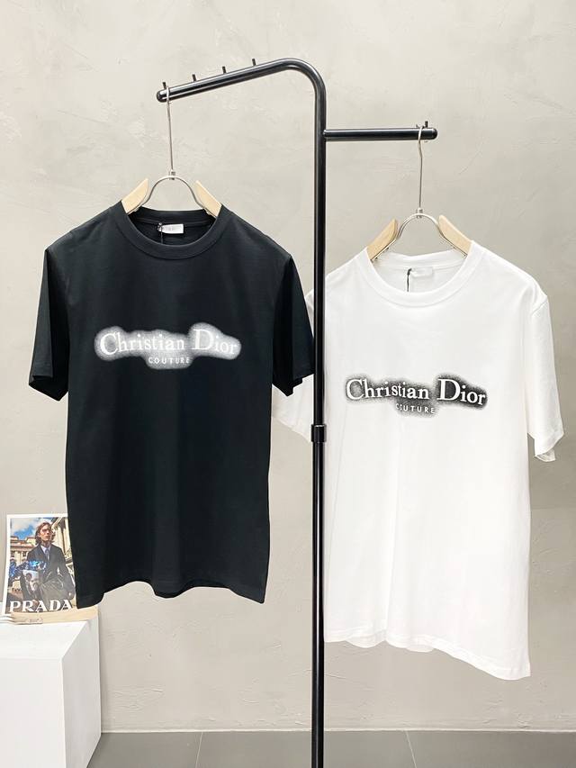 Dior迪奥独家专供新款原单男士休闲短袖 高端 高端版本 时尚百搭爆款进口面料 手感超柔软细腻 穿着亲肤舒适 高端精品 代工厂P精细做工 上身非常赞 男士必备单