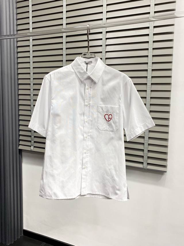 Dior迪奥独家专供新款原单男士休闲短袖开衫 高端 高端版本 时尚百搭爆款进口面料 手感超柔软细腻 穿着亲肤舒适 高端精品 代工厂P精细做工 上身非常赞 男士必