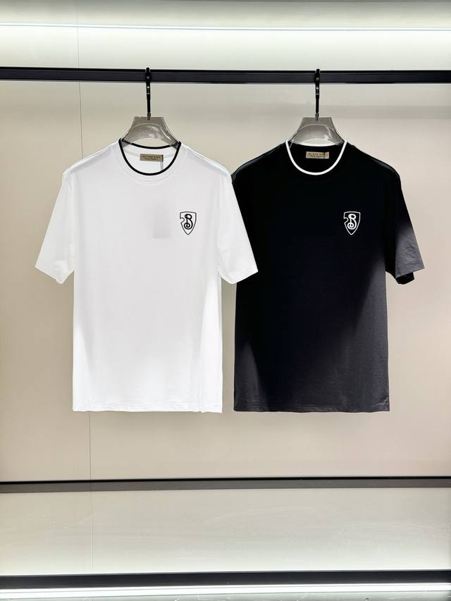 Burberry 巴宝莉，2025夏季最新款，专柜同步有售，原单狠货，时尚休闲圆领短袖T恤，上身很有特点！吸睛而有亮点，进口原版面料，顶级刺绣工艺字母图案装饰L