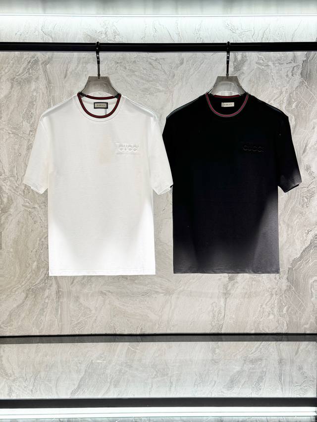 Gucci 古奇，2025夏季最新款，专柜同步有售，原单狠货，时尚休闲圆领短袖T恤，上身很有特点！吸睛而有亮点，进口原版面料，顶级刺绣工艺字母图案装饰Logo，