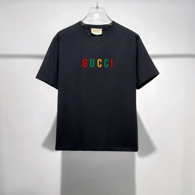Gucci Gc 25Ss早春新款 经典字母Logo哇胶厚板短袖轻奢主义 男女日常通勤穿搭必备单品 正确版本 欢迎对比码数：S-2Xl