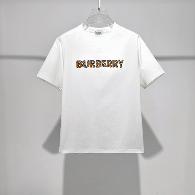 2025春夏新款圆领短袖Burb大Logo原版面料 官方同款 短袖T恤定制面料 手感非常舒服 春夏最新砖柜同步 时尚又个性 超级百搭好看 男女都非常合适 人手必