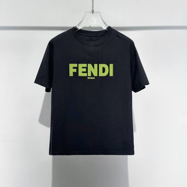 Fe2025初夏最新品，专柜同步有售，原单狠货，休闲时尚圆领短袖T恤，进口原版面料，顶级工艺字母图案Logo，独特设计，上身舒适透气，档次极高，上身帅气十足，2