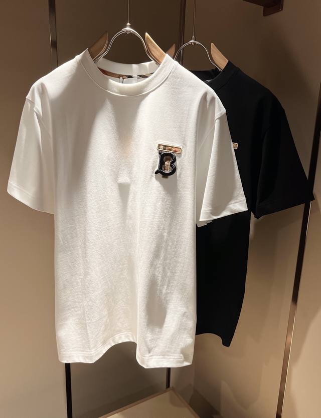 Burber*Y巴*莉2025春夏新品短袖T恤，重磅来袭，最近比较火热的环保纯棉面料制作而成，高端户外运动休闲系列，非常火热运动风潮！Bur最新研发的特殊材质，
