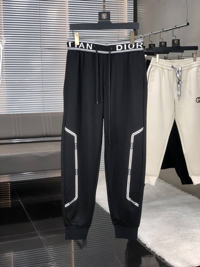 Dior。2025Ss春季新品Logo运动休闲裤、定制原版专属莫代尔面料，面料舒适透气,松紧腰头,双侧插口袋设计！T款日常穿着，兼备多功能休闲裤走了潮范路线全线