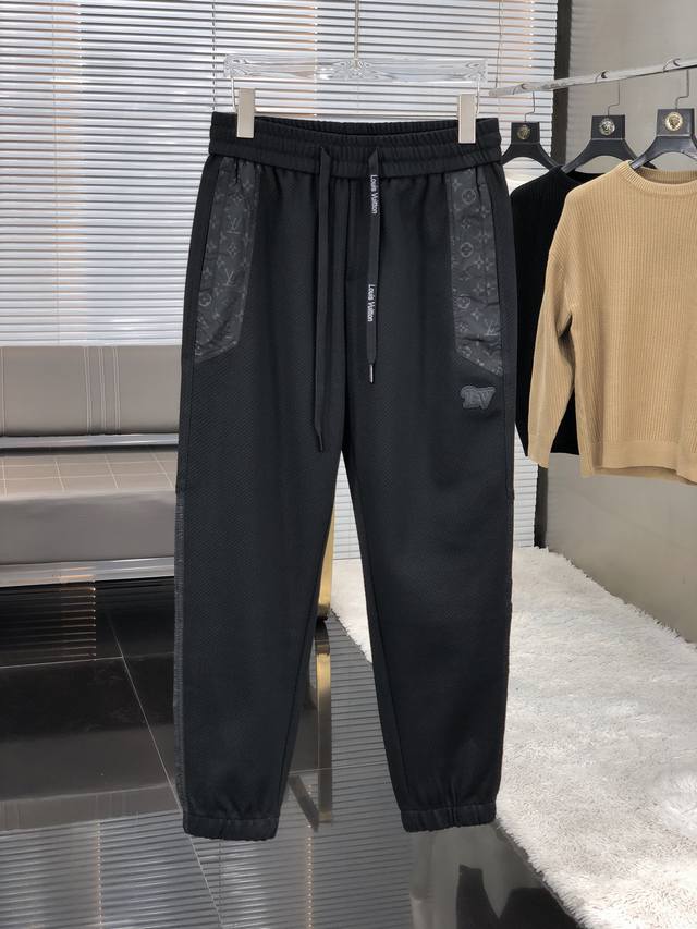 Lv。2025Ss春季休闲裤、定制原版专属面料，面料舒适透气,松紧腰头,双侧插口袋设计！T一款日常穿着，2兼备多功能休闲裤走了潮范路线全线进口级别，上身舒适透气