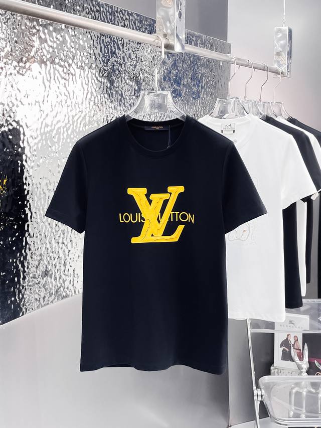 Louis Vuitto*驴家 2025Ss新款短袖圆领T恤，高端定制丝光棉面料，设计前卫时尚！高工艺制作，经典Logo设计，手感柔软.穿着舒适.专柜级别精致车