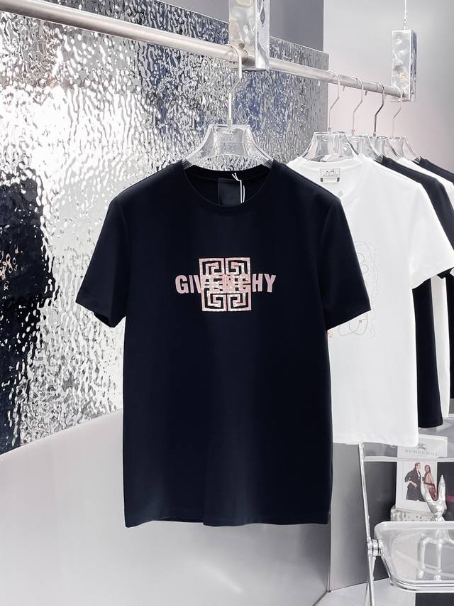 Givench*纪梵* 2025Ss新款短袖T恤，定制进口原版丝光面料！经典Logo设计，简单大方得体 时尚不失个性 上身休闲随性 内搭单穿皆可 彰显大牌气质。