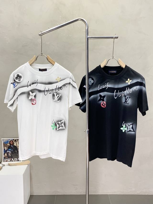 Louis Vuitton路易威登独家专供新款原单男士休闲短袖 高端定制 高版本 时尚百搭爆款进口面料 手感超柔软细腻 穿着亲肤舒适 高端精品 代工厂P精细做工