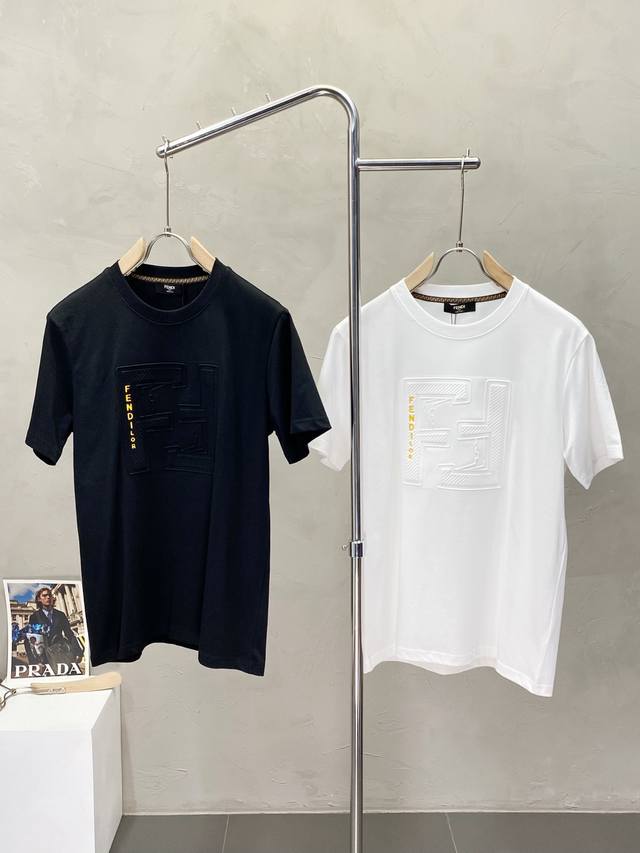 Fendi芬迪独家专供新款原单男士休闲短袖 高端定制 高版本 时尚百搭爆款进口面料 手感超柔软细腻 穿着亲肤舒适 高端精品 代工厂P精细做工 上身非常赞 男士必