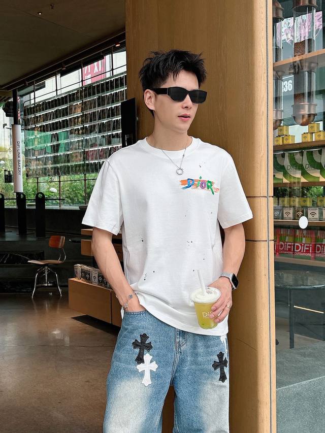 Dior 迪奥独家专供新款原单男士休闲短袖 高端定制 高版本 时尚百搭爆款进口面料 手感超柔软细腻 穿着亲肤舒适 高端精品 代工厂P精细做工 上身非常赞 男士必