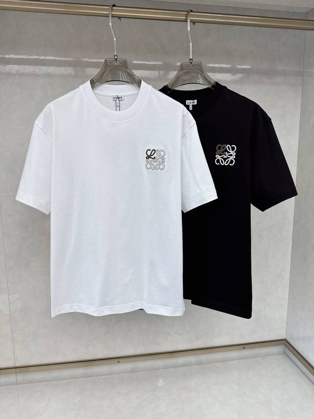 罗意威 2025春夏新款首发专柜最新款短袖圆领T恤 高端订制 设计前卫时尚！品牌Logo重工艺设计 高端定制丝光云朵棉面料.手感柔软.穿着舒适.专柜级别精致车线
