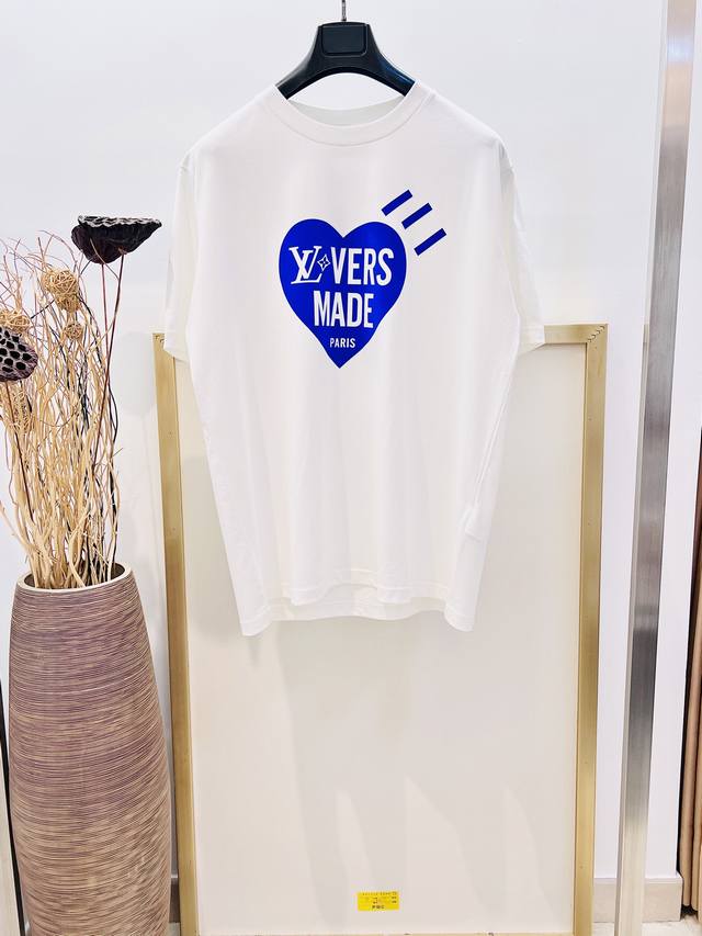 Size 46 48 50 52 两色入 男女同款 1V路易家 Pharrell Wiliams菲董携手 Nigo 联名系列立体植绒 后幅配有经典两人头像立体印