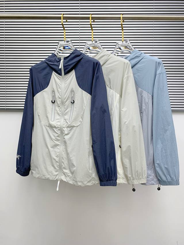 新品 始祖鸟渠道精品.2025Ss春夏新款运动服夹克防晒服外套！防晒衣经典之余增添了与时俱进的时尚感,型男靓女的最佳选择.新型轻量绢丝纤维尼龙面料,轻盈透气,绗