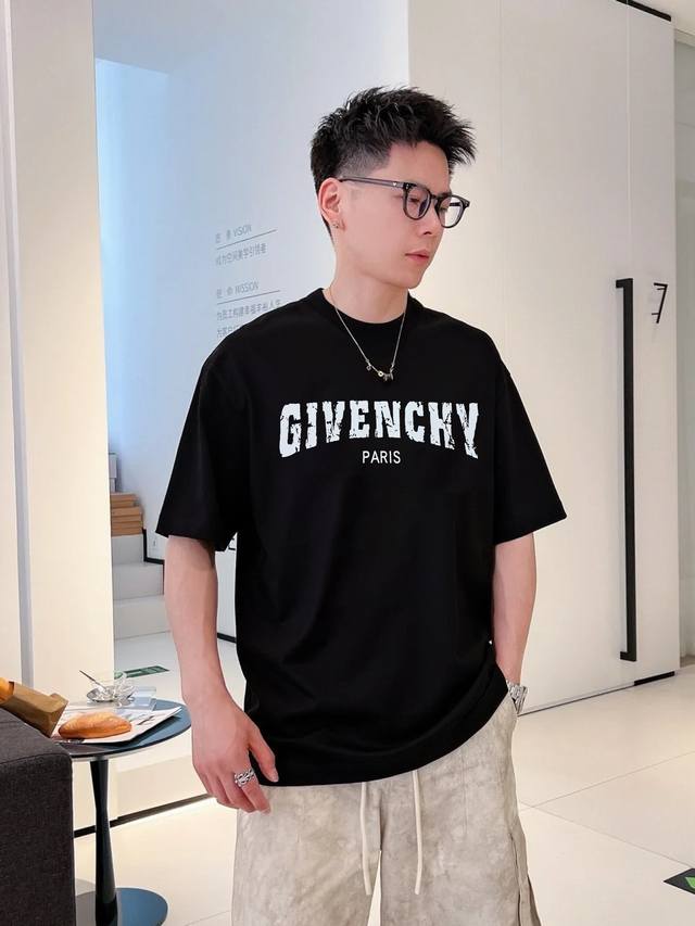 Givench*纪梵希潮牌25S新款圆领Tee.男女同款～爆款必推 胸口定制爆裂纹字母印花工艺.后背大文章.大图形潮人烫画设计减龄搭配.色彩搭配时尚好看.整体效