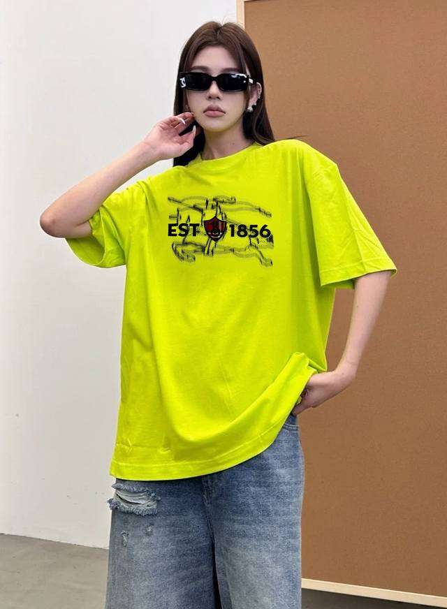 Bbr*巴宝-莉2025S新品短袖T恤，男女同款！经典战马胸前层叠搭配.幻影战马烫画.帅气时尚，简约百搭款。采用新面料230Gg纯棉面料棉.不仅挺括，保持潮流的