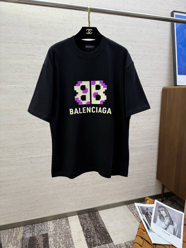 Bal2025 春夏新款短袖 整体上色泽较鲜明和光亮，手感顺滑揉软，悬垂感特强，质地自然柔软、贴身超级舒服，悬垂感特强！T恤日常穿搭很自在很实用，超级的有韧性比