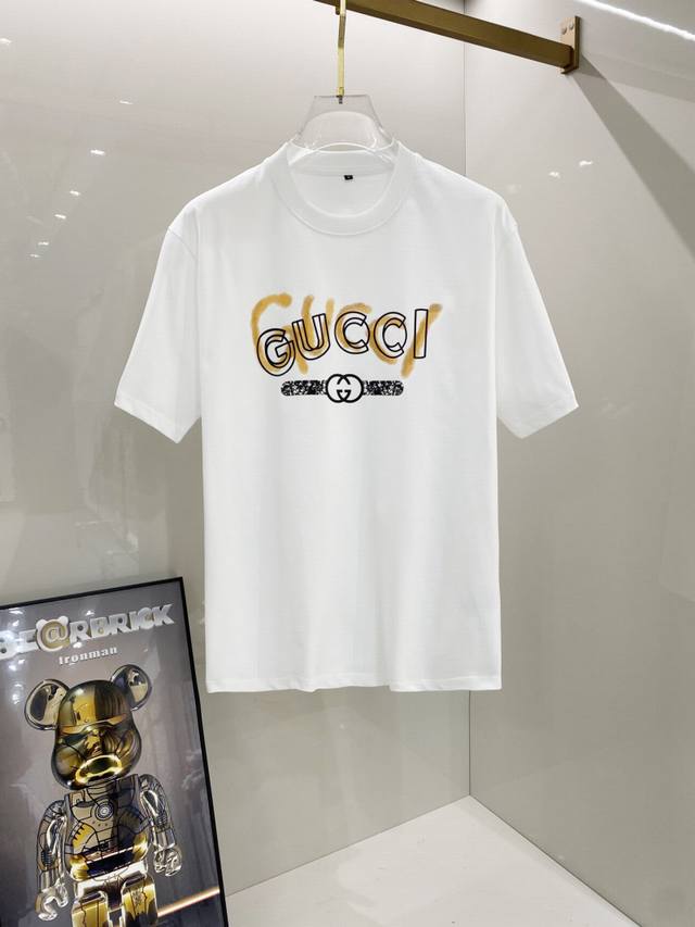 Guc古奇高定面料 2025春夏新品上市时尚经典圆领短袖时尚单品设计，更加时尚舒适，高标准定制，上身非常有型，采用重磅280G双纱精梳棉材质 面料质感非常细腻，