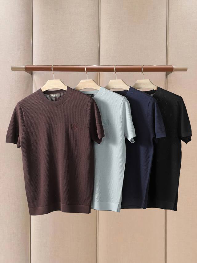 Loro Piana Ss25 春夏男装颜色: 黑色，咖啡色，浅绿色，宝蓝色，码数:M-3Xl Lp超级爆款推荐，春夏新品男装系列爆款圆领针织衫，作为年度最是经
