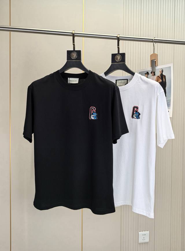古奇，2025春夏新品时尚圆领短袖高级定制百搭款式！更有实用感 任何人都可以轻松驾驭 采用95%棉+5%天丝面料制作，手感非常奈斯，不起球，不变形，奢华经典Lo
