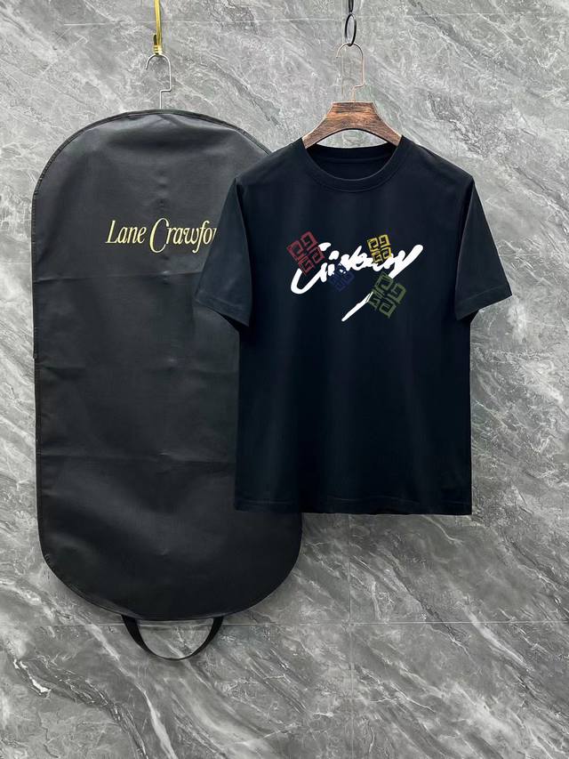 纪梵希# 2025春夏新款首发专柜最新款短袖圆领T恤 高端订制 设计前卫时尚！品牌Logo重工艺设计 高端定制250克新疆长绒棉面料.手感柔软.穿着舒适.专柜级