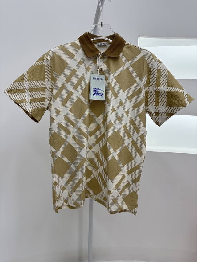高端意大利原厂出品！B家Bur格纹世家24年春夏新品时装款纯正血统品质男士珠地棉马球Polo衫极符合B家族美学基调的一款Polo衫，造型设计画风完美沿袭了B家的