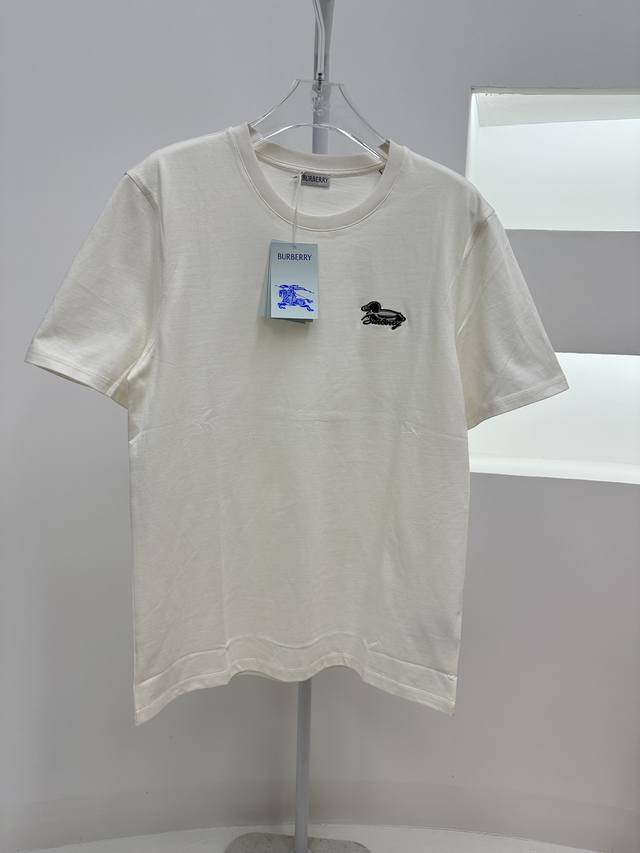 男女同款！ Bbr鸭子绣花圆领短袖T恤平织纯棉优质棉面料，手感柔软，穿着舒适，吸湿性好，透气性强，不易变形，耐洗耐穿！典藏水鸟图案和品牌徽标刺绣融合，以精致的线