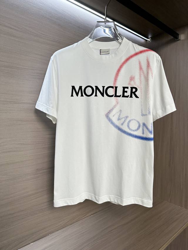 Mon蒙家25Ss夏季最新款短袖圆领T恤 高端订制 设计前卫时尚！品牌字母Logo重工艺设计 高端定制240克面料.手感柔软.穿着舒适.专柜级别精致车线.颜色：