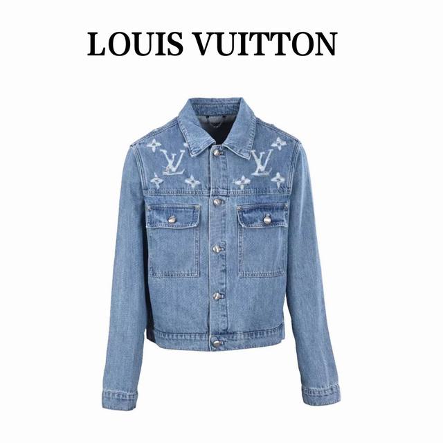 Louis Vuitton Lv 水洗破洞牛仔外套 定制纯棉牛仔料，厚实立体，利用激光技术进行花纹刻划，使材料局部迅速加热至熔化，可以精确控制位置和形状，预设模