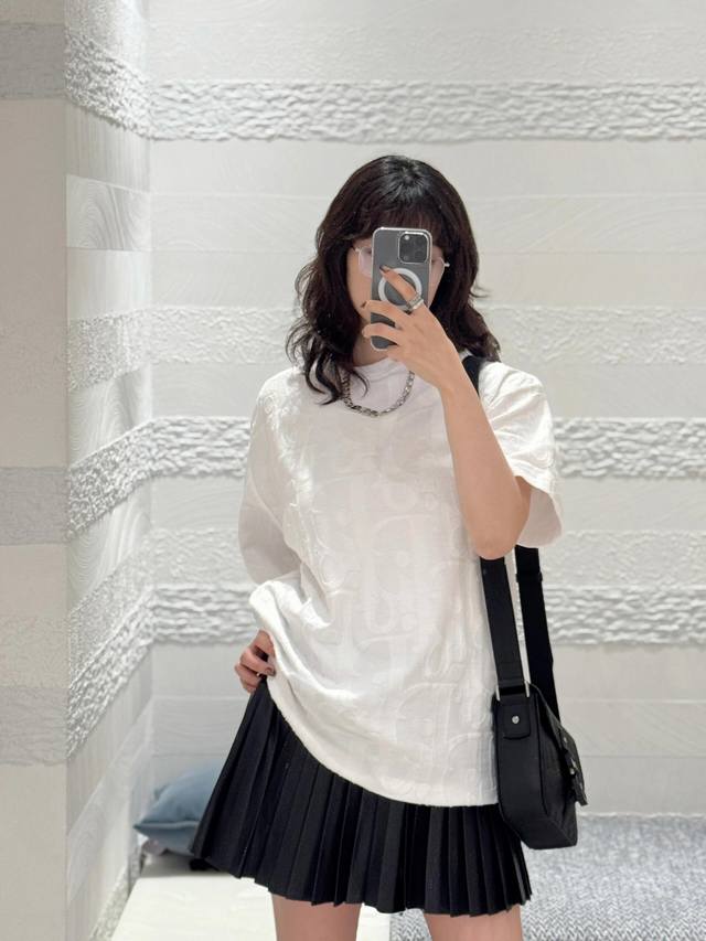 Dior 迪奥 微宽版 Cd 微宽版型S-Xl 25Ss永远不败 经典款 永久精品 专柜永恒经典款 Cd提花满印字母Logo图案 重工艺 男女同款 短袖T恤，棉