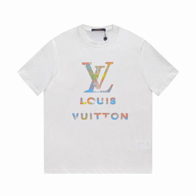 Lv 25Ss春夏印花短T系列 -Lv彩色消失经典标识T恤 采用32支双纱纯棉240G，高温水洗，不缩水不退色。手感舒服，质感超强反缝袖口设计，黄色反标点缀，全