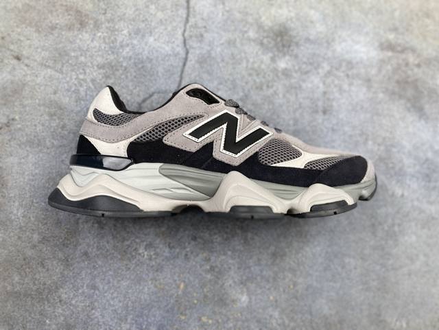 纯原 New Balance Nb9060 联名款 复古休闲运动慢跑鞋 U9060Era #鞋款灵感源自设计师本人对夏日的怀日回忆。鞋面大身由空间双格及磨砂鞋面