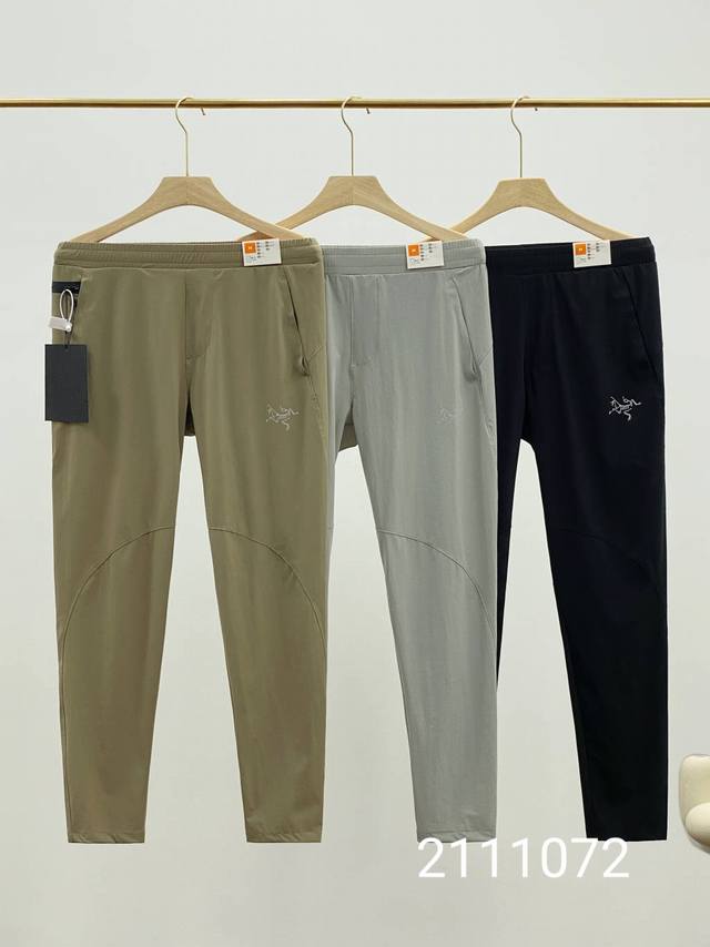Arc'teryx 始祖鸟早秋机能长裤户外装备 深度拉伸健身跑步运动休闲裤 款号：A'r21 72 弹性拉伸梭织面料 结实而又轻盈 柔软的隐藏式弹力腰带 内配拉
