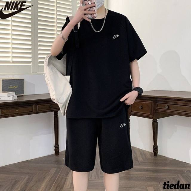夏季套装，耐克Nike夏季新款，男女同款圆领宽松百搭短袖T恤上衣+松紧腰抽绳宽松运动短裤，男士套装！ 颜色:黑色，灰色，米白色 尺码:M-4Xl