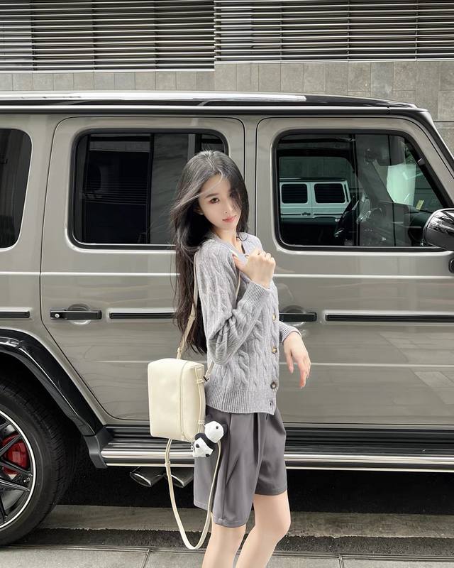 高定版 加厚版本 Polo 拉夫劳伦经典的扭曲绞花风格毛衣开衫略宽松的版型 不挑身材层次纹理丰富 款式简约而不简单是一款时尚百搭的单品满足多种场景穿搭 均码衣长