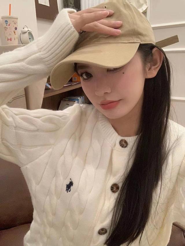 高定版 加厚版本 Polo 拉夫劳伦经典的扭曲绞花风格毛衣开衫略宽松的版型 不挑身材层次纹理丰富 款式简约而不简单是一款时尚百搭的单品满足多种场景穿搭 均码衣长