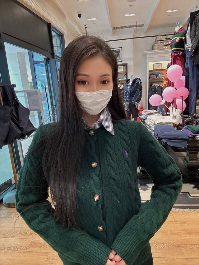 高定版 加厚版本 Polo 拉夫劳伦经典的扭曲绞花风格毛衣开衫略宽松的版型 不挑身材层次纹理丰富 款式简约而不简单是一款时尚百搭的单品满足多种场景穿搭 均码衣长