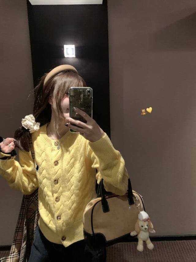 高定版 加厚版本 Polo 拉夫劳伦经典的扭曲绞花风格毛衣开衫略宽松的版型 不挑身材层次纹理丰富 款式简约而不简单是一款时尚百搭的单品满足多种场景穿搭 均码衣长