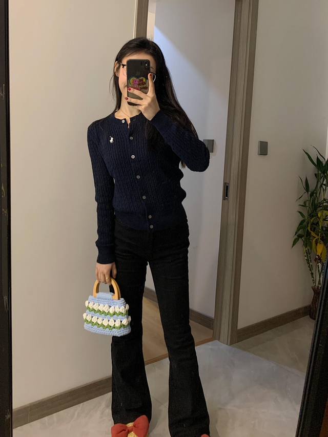 高定版 纯棉包芯纱 Polo 拉夫劳伦万年经典小马秋冬经典麻花针织开衫 每个色都有不同的品味 作为四季必备单品 小马这款麻花毛衣单穿或者叠搭都是能轻松出彩 想要