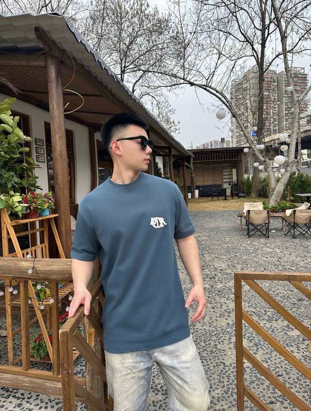 顶级最高版本 Dior 迪奥 经典Dior Charm 胸口小标圆领短袖半袖T恤 男女同款 情侣款 宽松版型 最高版本 原版面料 高版本 高品质 所有细节 面料