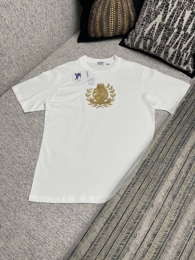 顶级最高版本 Burberry 巴宝莉 Bbr 经典重工刺绣麦穗图案圆领短袖T恤半袖 男女同款 情侣款 宽松版型 最高版本 原版面料 高版本 高品质 所有细节