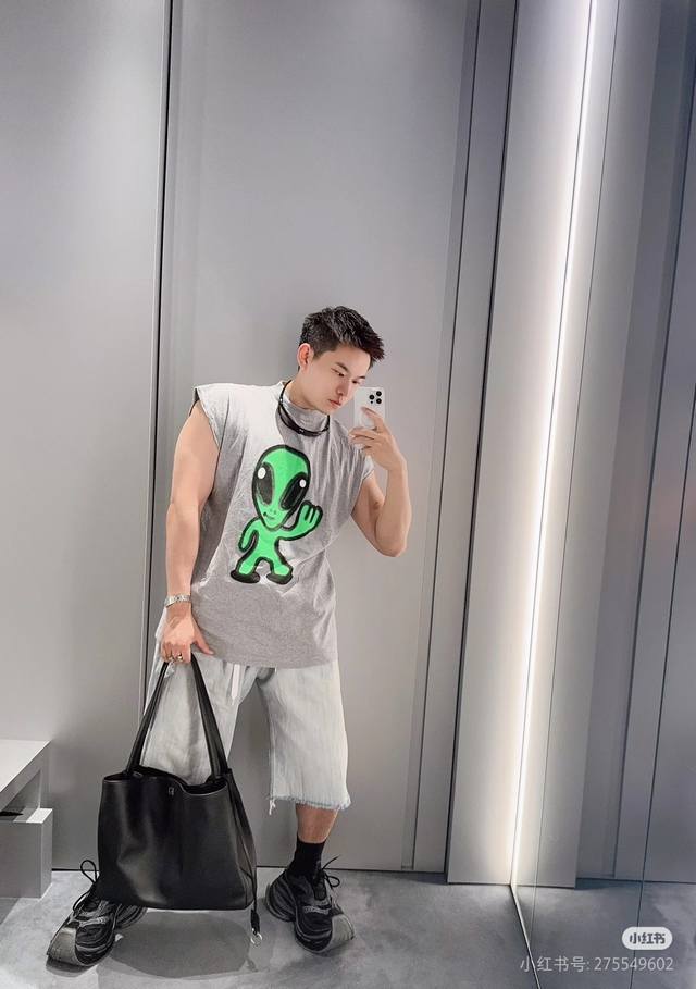 顶级最高版本 尺码偏大 B家 巴黎世家 Balenciaga 经典外星人重工艺印花圆领无袖T恤砍袖背心 男女同款 情侣款 宽松版型 最高版本 原版面料 高版本