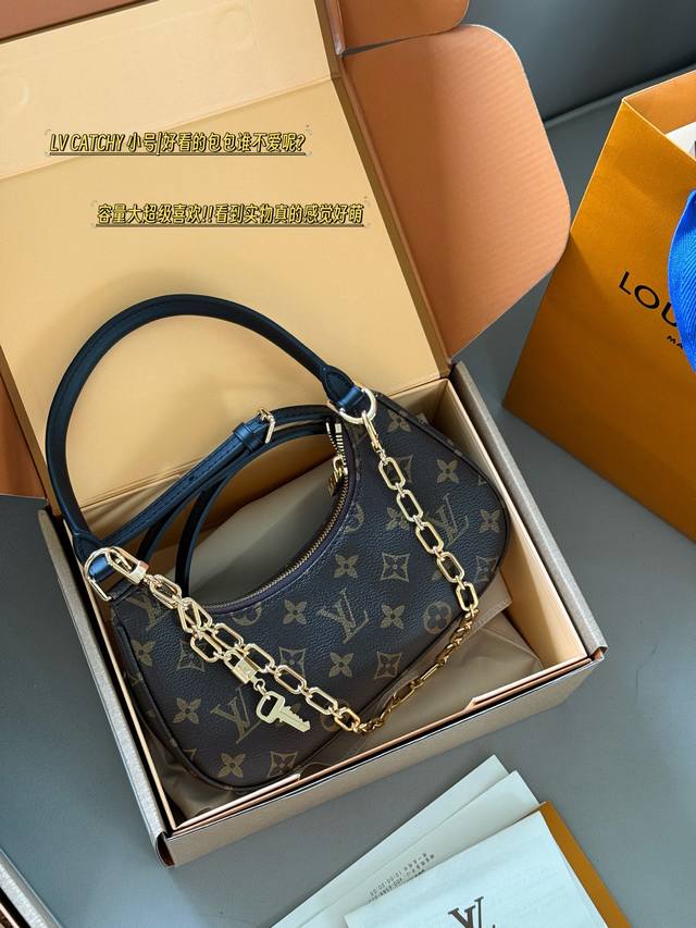 配盒 Size：23*10Cm L家 新款Catchy 比Ivy容量大！超级喜欢 看到实物真的感觉好萌！ 可以手提 可以腋下 可以斜挎！