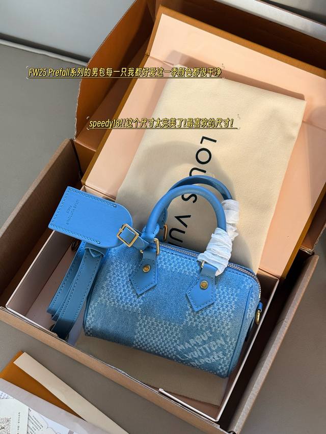 配盒 Size：18*13Cm Fw25 Prefall系列 每一只我都好爱 这一季颜色都很干净清爽 L 家Speedy18枕头包 这个尺寸太完美了 不会太大也