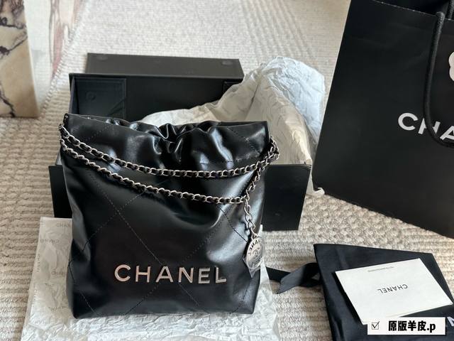 配盒 原版羊皮 Size：20*20Cm 小香家 迷你22Bag 缩小版22Bag显得格外的俏皮可爱， 头层小牛皮材质， 柔软而轻盈！ 搜索 垃圾袋 Mini