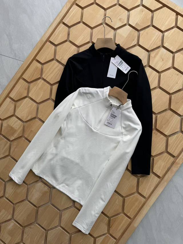 Des女士纯色半拉链高弹长袖打底Tee 颜色: 纯色白 经典黑 尺码: M-L-Xl-2Xl 面料弹力大 建议体重浮动5斤左右都可以穿 面料超舒适~单说手感非常