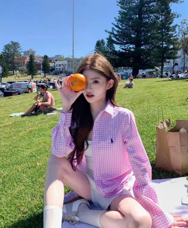 Model上新 拉夫劳伦25Ss新款刺绣粉色Logo格子纽扣衬衫 好喜欢嫩嫩的粉色太适合这个季节啦 哪个女生可以绕过马卡龙色系格子真的很好看诶！ 战马刺绣Log