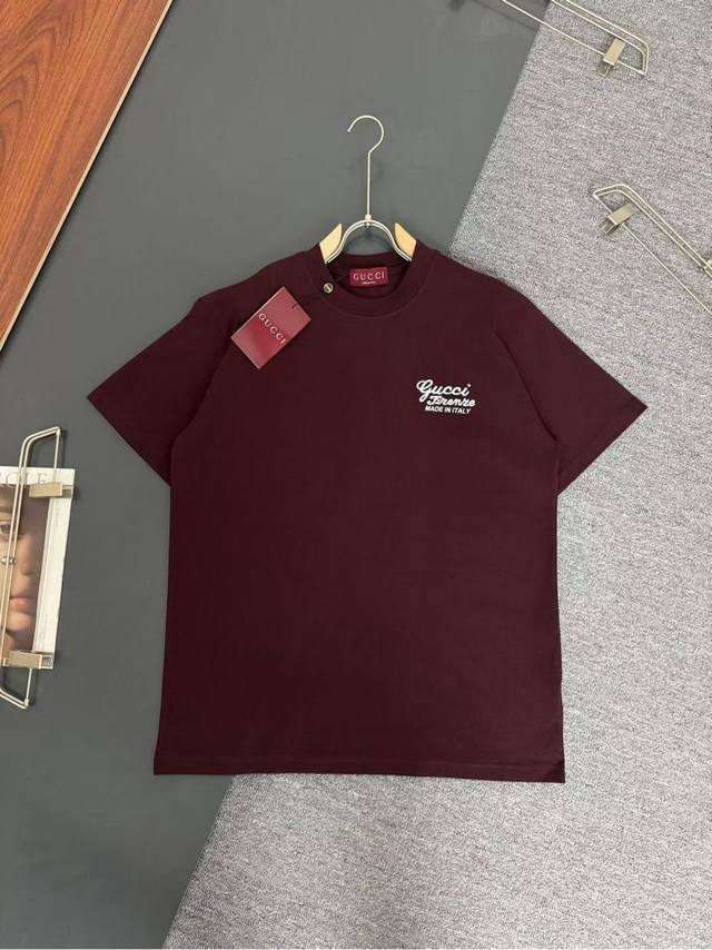 Gucci*古奇*320G克重磅纯棉T恤厚实透气宽松版型 印花工艺Logo设计 春夏新款圆领时尚短袖T恤 贴肤舒适，耐看又好穿 原厂工艺一丝不苟，休闲百搭必备款